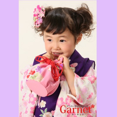 【七五三　撮影】3歳女の子　桜柄の着物に紫の被布　ピンクのドレス