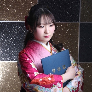【浜松西店卒業袴】ピンクの桜柄の着物にシックな紫袴を合わせた華やかコーデ