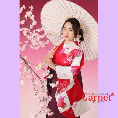 【卒業式袴】赤と白の市松の柄にバラの花柄が可愛いお着物に赤紫色の袴がお似合いでした！！