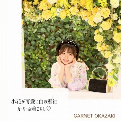 【成人】小花が可愛い白の振袖をガーリーな着こなしに【豊田市】