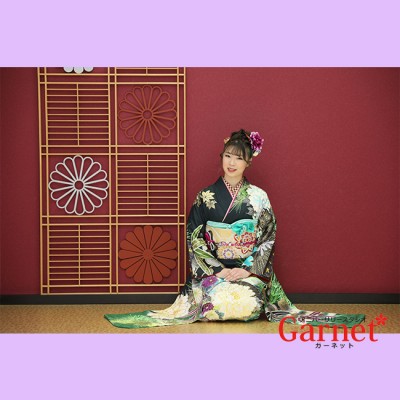 【成人式 浜松市】白や紫の花が特徴の緑色のお振袖が特徴のお嬢様をご紹介致します♪