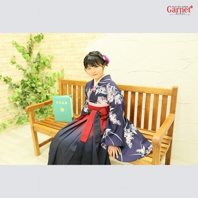 【式典袴】紺色の着物に赤のグラデーションの袴で撮影♡