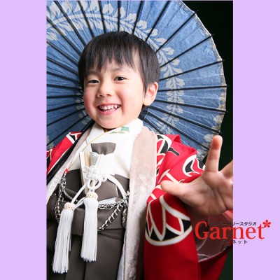 【七五三　前撮り】3歳男の子　赤の個性的な羽織袴　兄弟写真撮影
