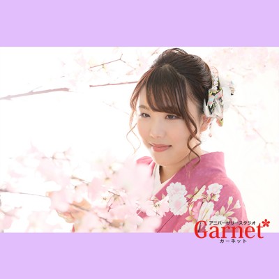 【浜松市卒業袴　前撮り】ピンクの桜柄の着物と紫の袴のあいか様