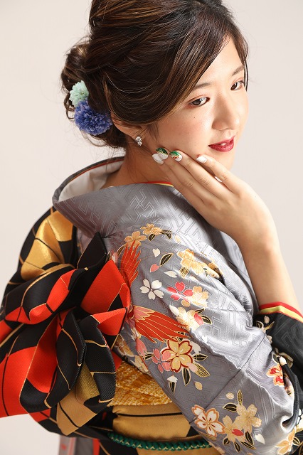 清水 令和5年に成人式を迎えるお嬢様 かっこいい振袖で成人式に行きませんか ガーネット静岡草薙店