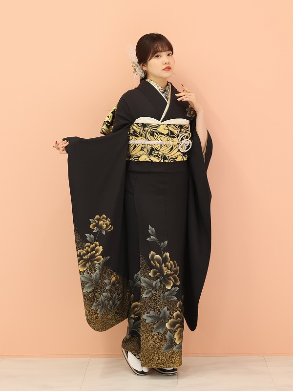 黒の振袖】洗練された大人っぽい振袖で魅了する【成人式】｜お知らせ 