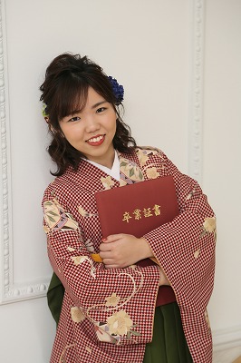 卒業袴 レトロ風着物と緑の袴のコーディネート ガーネット袋井店